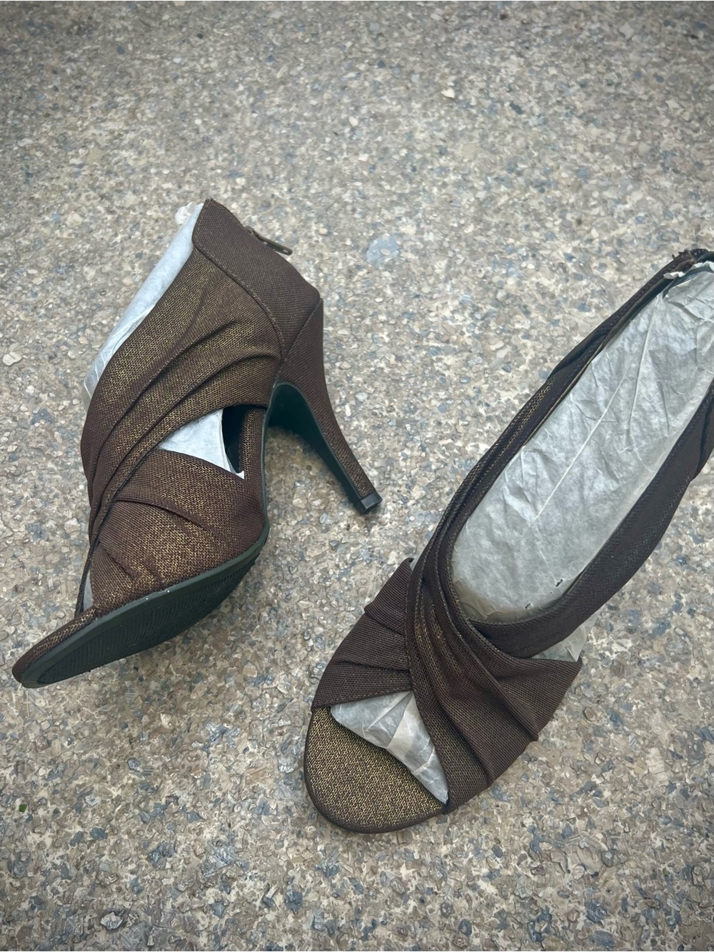 SAM & LIBBY Brown and Gold Metallic Crossover Peep-Toe Stiletto Heels
